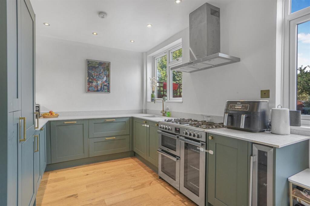 3 bed semi-detached house in The Chase Wallington SM6 8JS