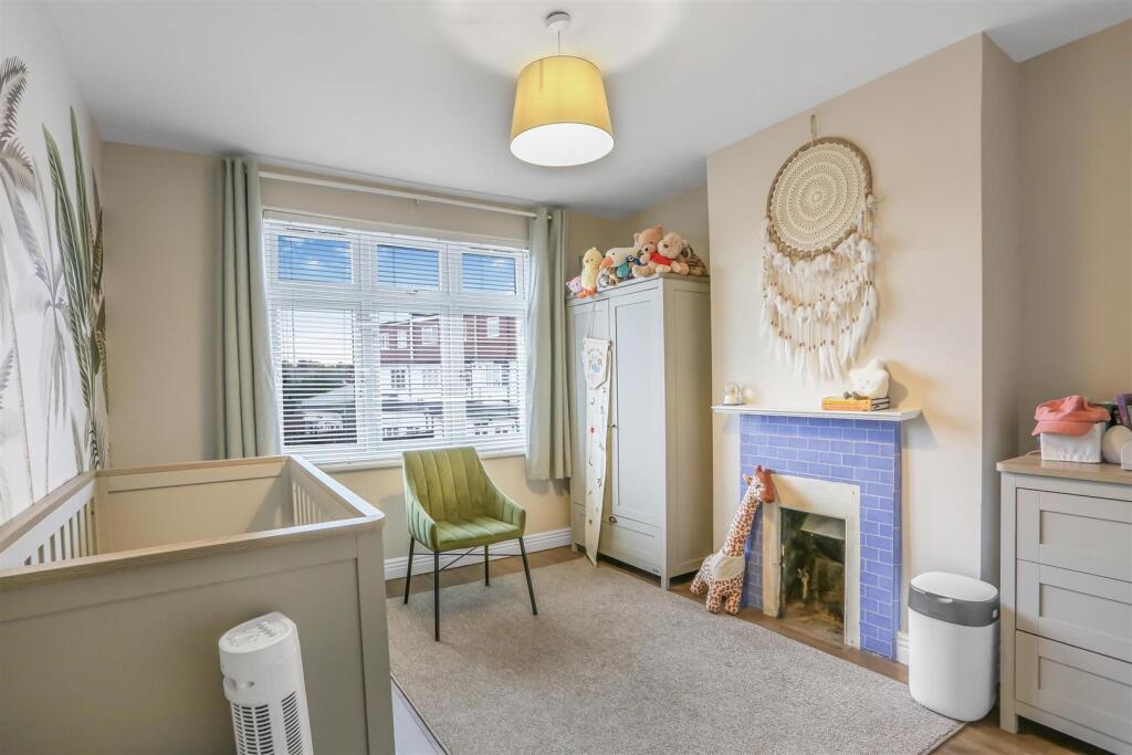 3 bed semi-detached house in The Chase Wallington SM6 8JS