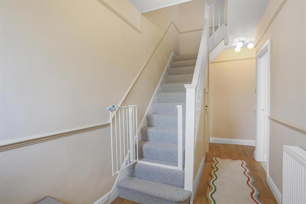 3 bed semi-detached house in The Chase Wallington SM6 8JS