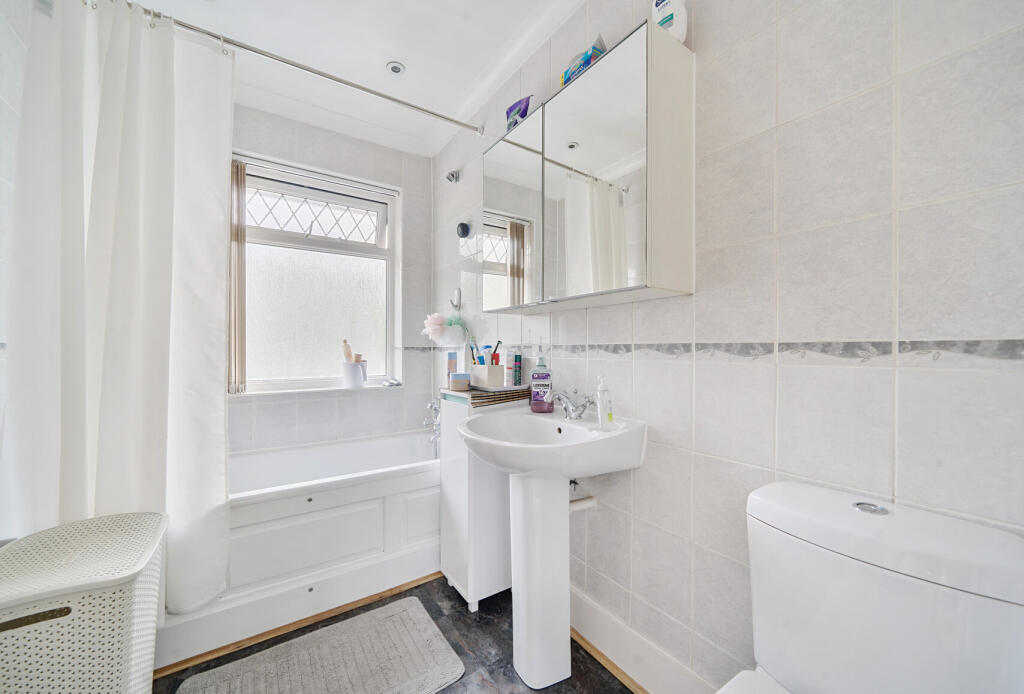 2 bed semi-detached house in The Greenway London NW9 5AT