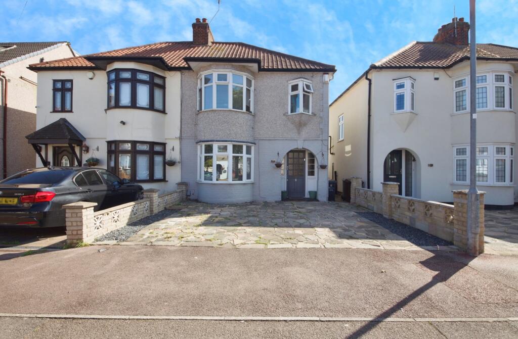 3 bed semi-detached house in Lincoln Avenue Romford RM7 0SR