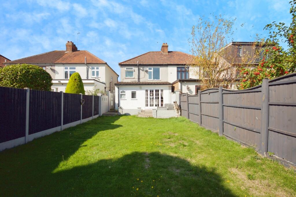 3 bed semi-detached house in Lincoln Avenue Romford RM7 0SR