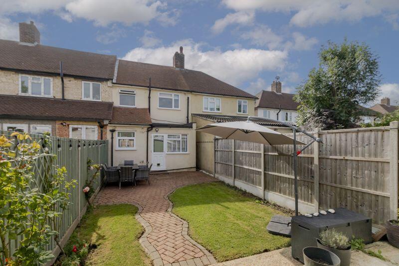 3 bed terraced house in Caverleigh Way Worcester Park KT4 8DG