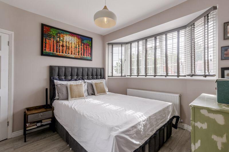 3 bed terraced house in Caverleigh Way Worcester Park KT4 8DG