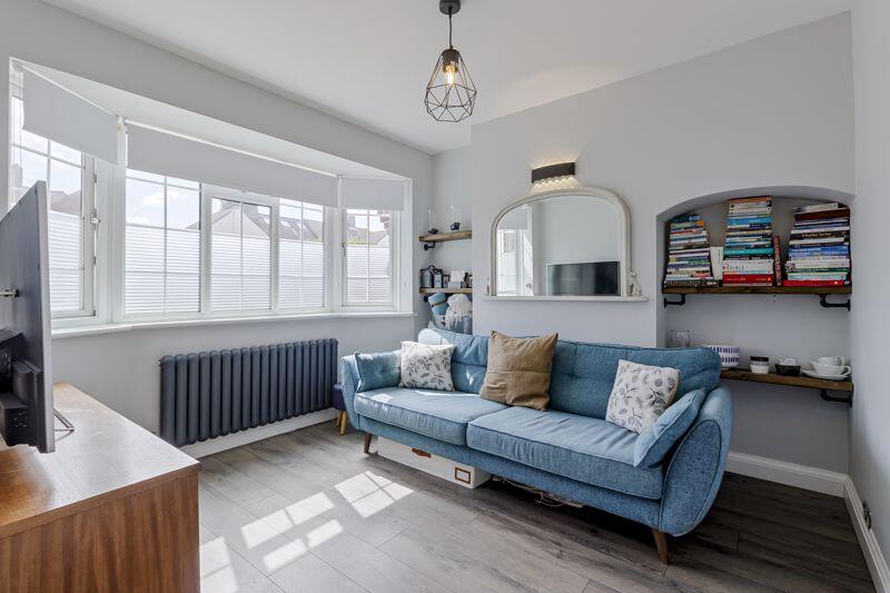 3 bed terraced house in Caverleigh Way Worcester Park KT4 8DG